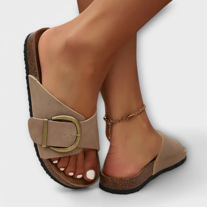 Sandalias Margie de corcho con diseño de hebilla