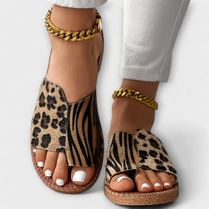 Sandalias bonitas de dos colores con estampado de leopardo