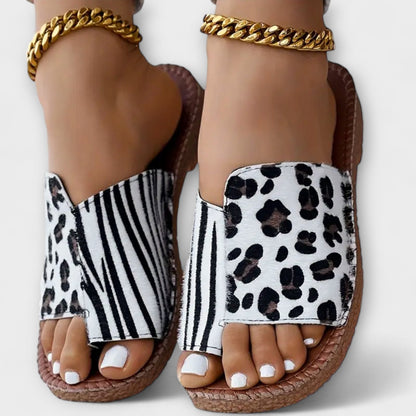 Sandalias bonitas de dos colores con estampado de leopardo