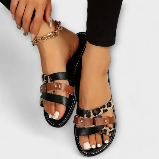 Sandalias de tira cruzada con estampado de leopardo