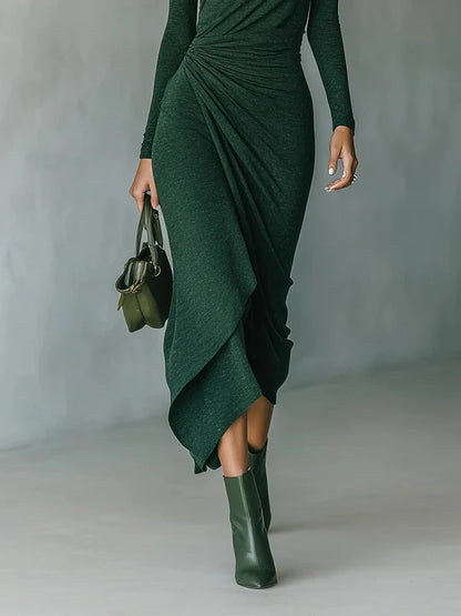 LEONOR | VESTIDO MIDI CRUZADO ASIMÉTRICO VERDE OSCURO CON PLIEGUES Y CUELLO ALTO