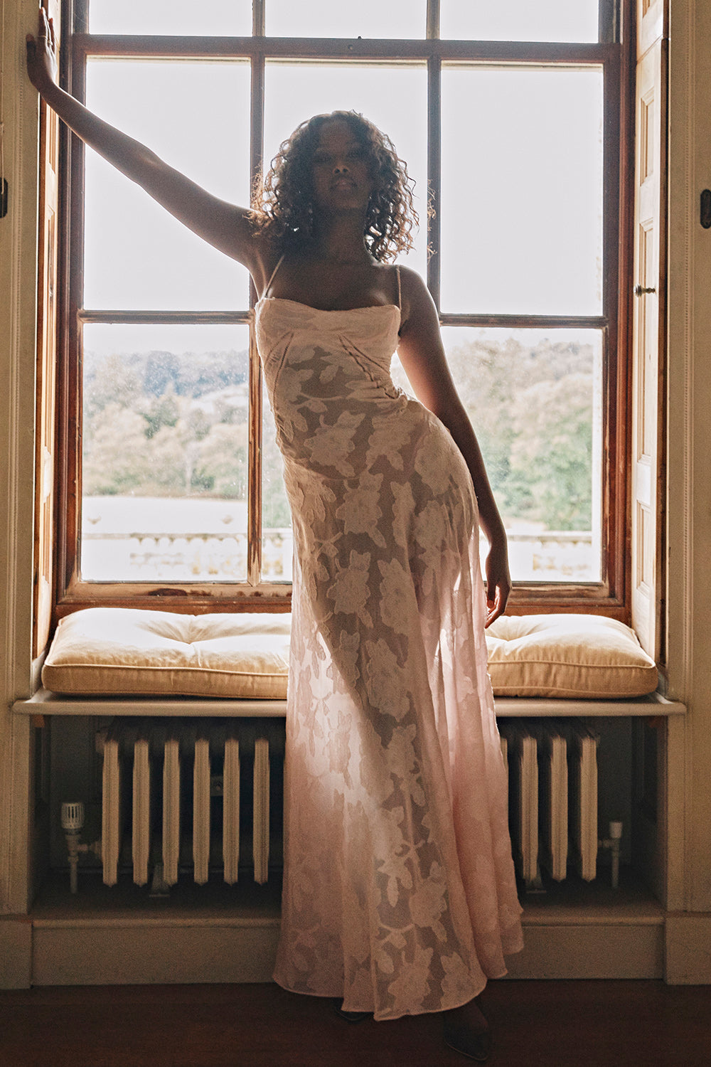 AMARA - VESTIDO DE ESPALDA ABIERTA